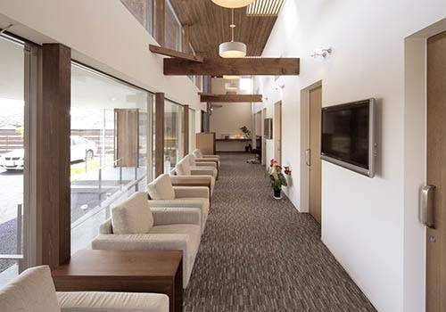 落ち着いた待合室